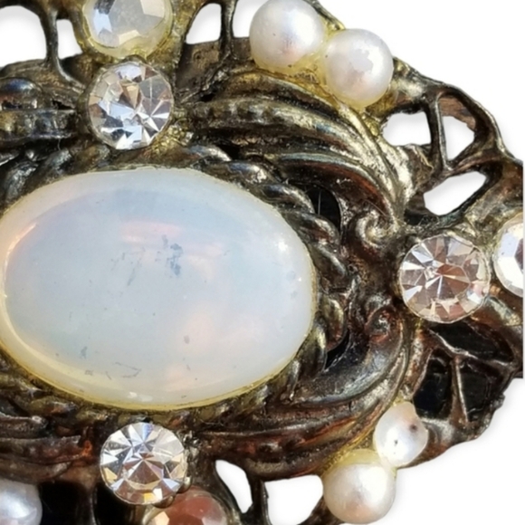 ANTIQUED BRASSTONED FAUX MOONSTONE FILIGREE BROOCH - Picture 3 of 4